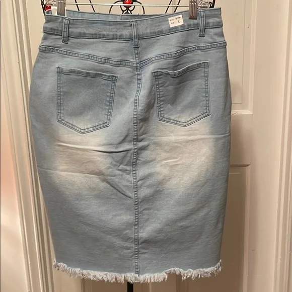 🫦🫦🫦BOGOHO🫦🫦🫦Light Blue Denim Button-Front Skirt - Picture 7 of 10